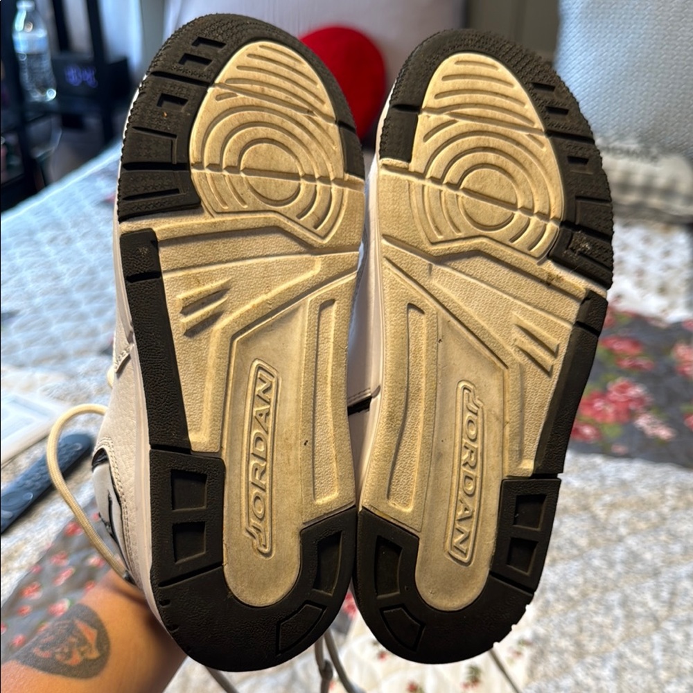 Nike White and Black Sneakers Classic Design - Picture 6 of 8